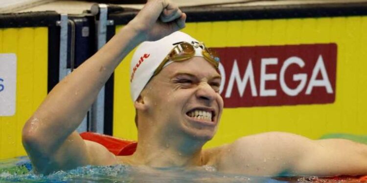 Leon Marchand, Michael Phelps'in 15 yıllık rekorunu tarihe gömdü!