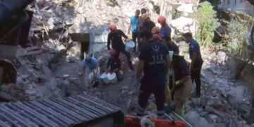 Son dakika... Bakırköy'de bina çöktü: 1 kişi göçük altında