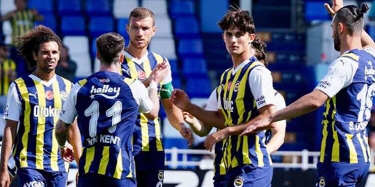 Fenerbahçe, Konferans Ligi kadrosunu açıkladı!