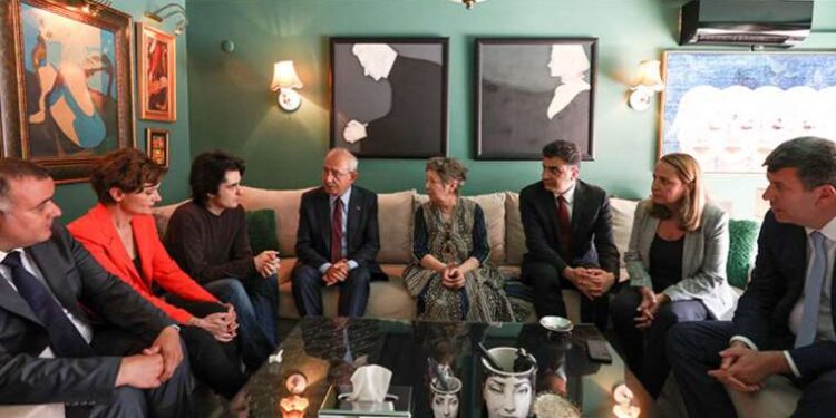 Kemal Kılıçdaroğlu'ndan sanatçı Özkan Uğur’un ailesine taziye ziyareti