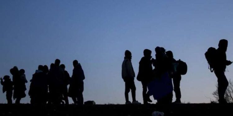 Bakan Yerlikaya duyurdu: İşte Türkiye'de kayıtlı göçmen sayısı...