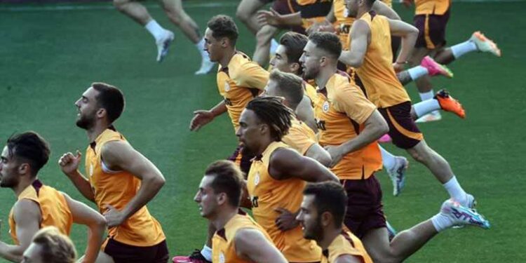 Galatasaray, Zalgiris maçı öncesi UEFA'ya kadro bildirimini yaptı