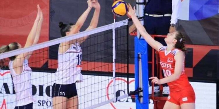 Kadın Voleybol Takımımız 17 Yaş Altı Avrupa şampiyonasında finalde!