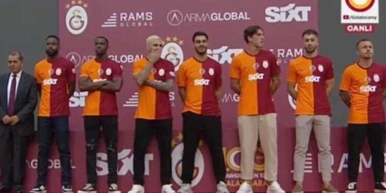 Galatasaray'dan gövde gösterisi! Yıldız isimler imzaları attı...