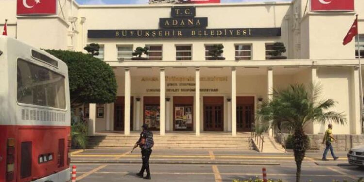 Akbelen için Foça’da insan zinciri