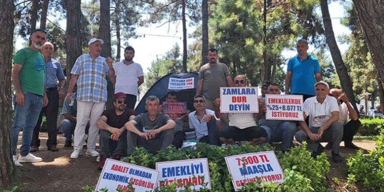 Ankara'ya yürümeleri engellendi: Emekliler oturma eylemi başlattı