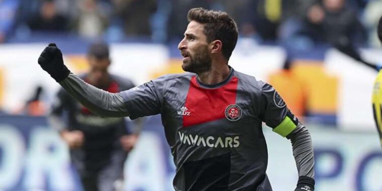 İtalyan futbolcu Fabio Borini yeni takımına imzayı attı