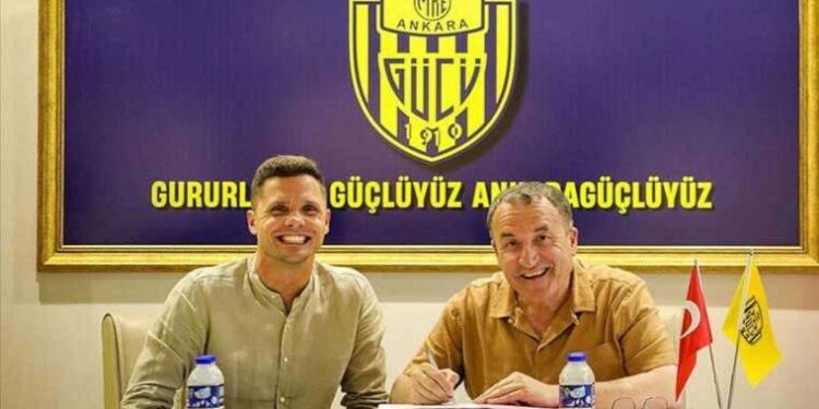 MKE Ankaragücü, Polonyalı kaleci Rafal Gikiewicz'i transfer etti