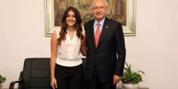 Kılıçdaroğlu, ABD'deki başarılı öğrenci Lara Özkan ile görüştü