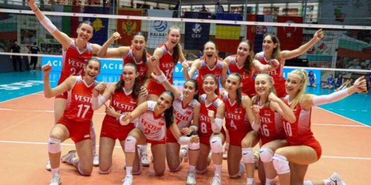 Genç milliler Romanya engelini rahat geçti