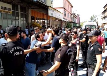 Bursa'da borç-alacak kavgası! Suriyeli kiracıyla mülk sahibi arasında kavga çıktı, ortalık karıştı: 5 yaralı 4 gözaltı