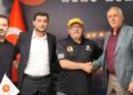 Mustafa Reşit Akçay'dan kariyerinde bir ilk!