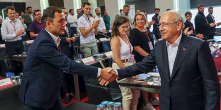 Kılıçdaroğlu, CHP Gençlik Kolları İl Başkanları ile bir araya geldi