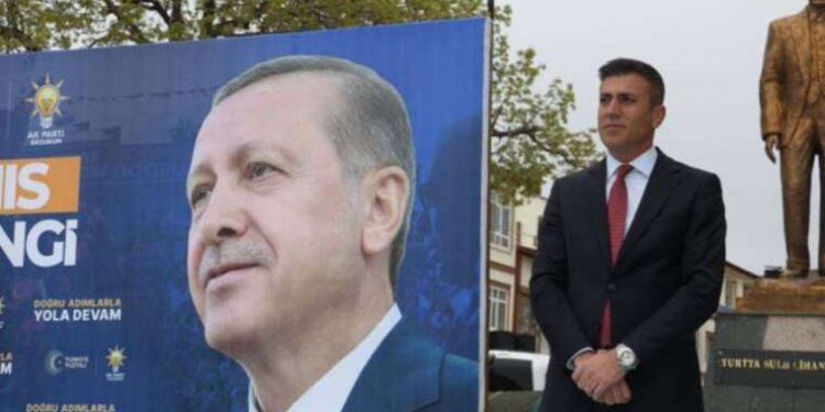 Hınıs Belediye Başkanı Erdoğan Eren, 15 Temmuz etkinliğinde kalp krizi geçirdi