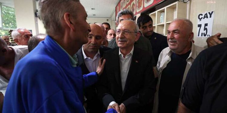 Kılıçdaroğlu, kahvehanede vatandaşları dinledi