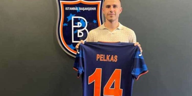 Dimitris Pelkas resmen Başakşehir'de