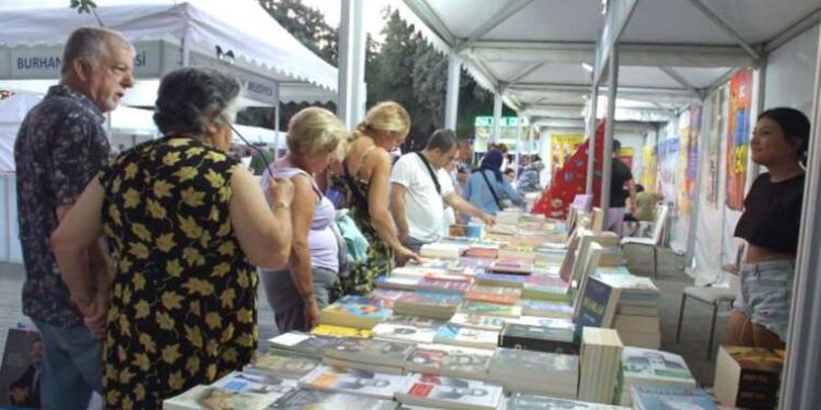 Burhaniye’de kitaplı günler!