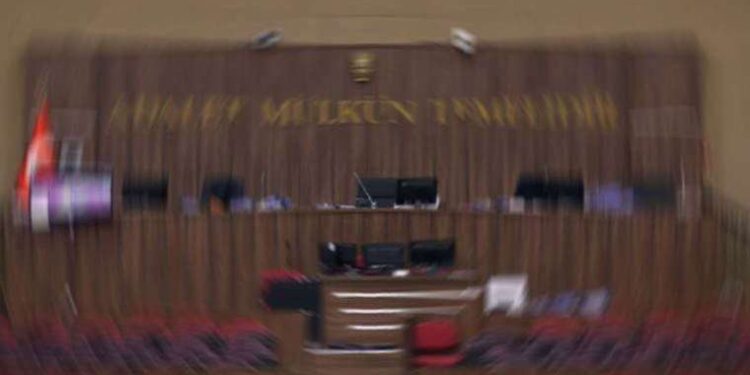 Sendikaya engel olan amire 7 ay hapis