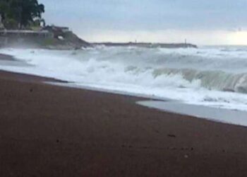 Akçakoca'da yarın denize girmek yasaklandı