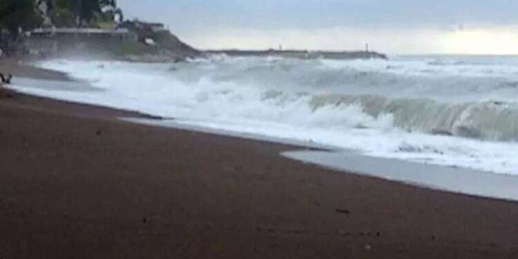 Akçakoca'da yarın denize girmek yasaklandı