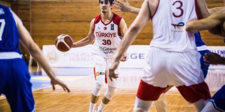 Genç milliler İtalya'yı devirdi