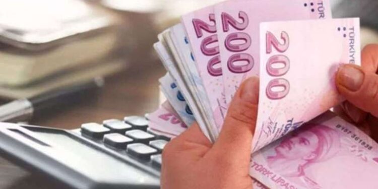 ‘Öğrenciler borç batağında’