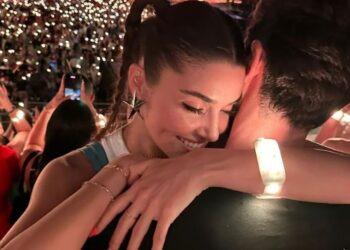 Kural bozan Hande Erçel, sevgilisi Hakan Sabancı'yla sarmaş dolaş pozunu paylaştı