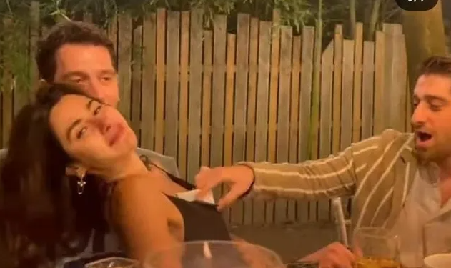 Nesrin Cavadzade'nin göğsüne para sıkıştırdığı anlar çok konuşulan Bora Akkaş, eşinden özür diledi