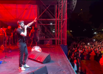 Orkestrası yolu kaybetti, Semicenk sahneden böyle özür diledi