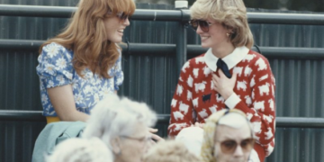 Prenses Diana'nın ikonik kazağı açık artırmaya çıkarılıyor