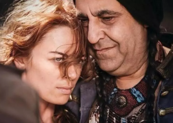 Sanat dünyası yasta! Ünlü oyuncudan Özkan Uğur'a göz yaşartan veda: Bana hep 'Kızım' dedin