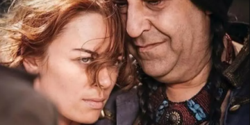 Sanat dünyası yasta! Ünlü oyuncudan Özkan Uğur'a göz yaşartan veda: Bana hep 'Kızım' dedin