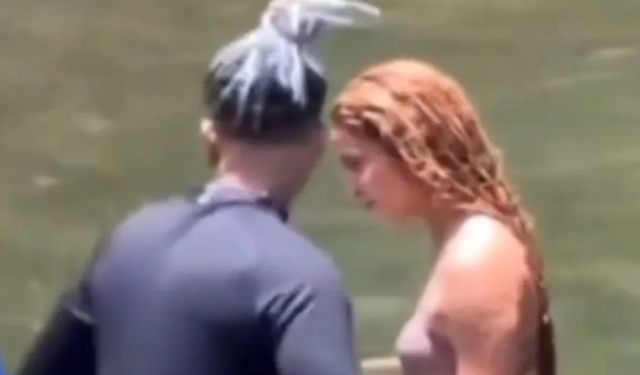 Shakira, şarkıcı Rauw Alejandro ile nehirde yüzerken görüntülendi