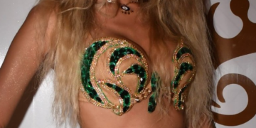 Ünlü oryantal Didem Kınalı dansı bırakıp şarkıcılığa başladı