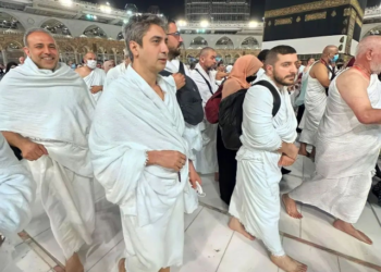 Uzun süredir ortalıkta görünmeyen Necati Şaşmaz, hac ziyaretinde görüntülendi