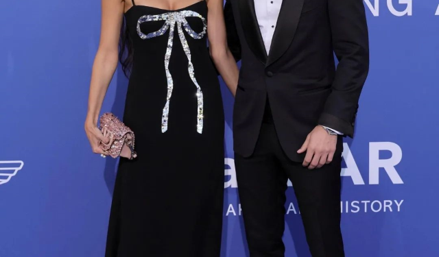 Hakan Sabancı ve Hande Erçel aşkı tam gaz! Romantik pozlarını aynı anda paylaştılar