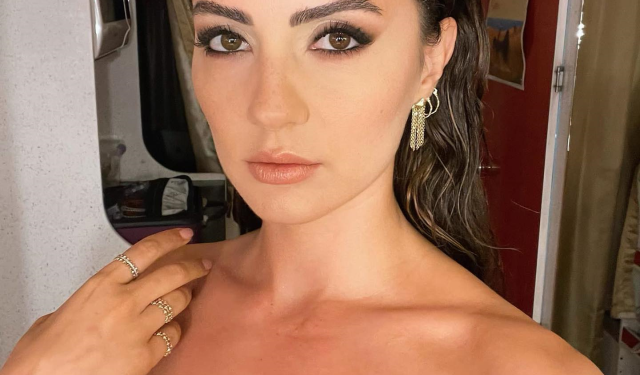 Herkes doğal güzel zannediyordu! Burcu Özberk'in estetiksiz halini görenler yıkıldı