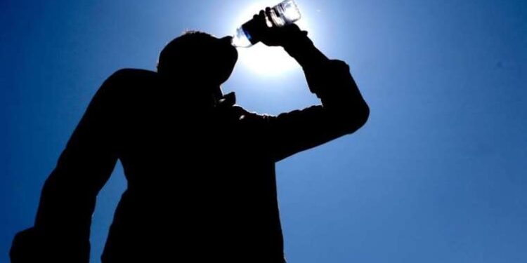 Yetersiz sıvı tüketimine dikkat! Kalp ve hipertansiyon hastalarını olumsuz etkiliyor