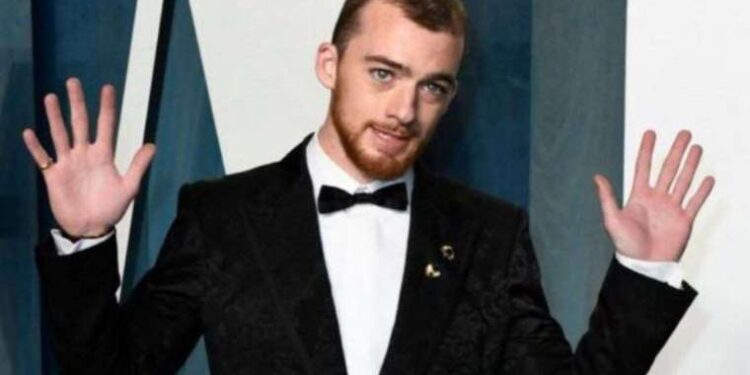 Bingöl’de minibüs devrildi: 12 yaralı