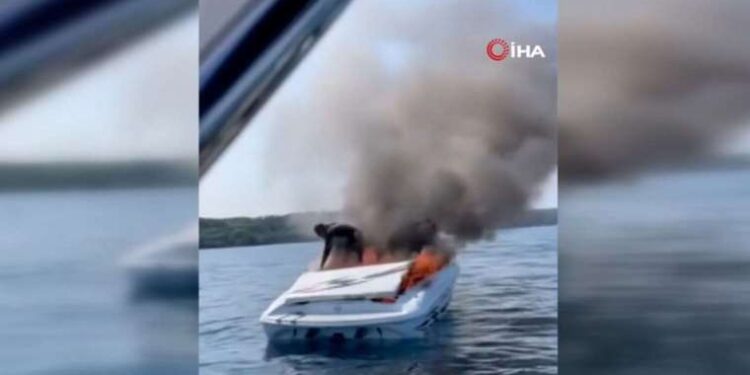 Gaziantep’te ilginç olay… Sarılırken cebindeki telefonu çaldı