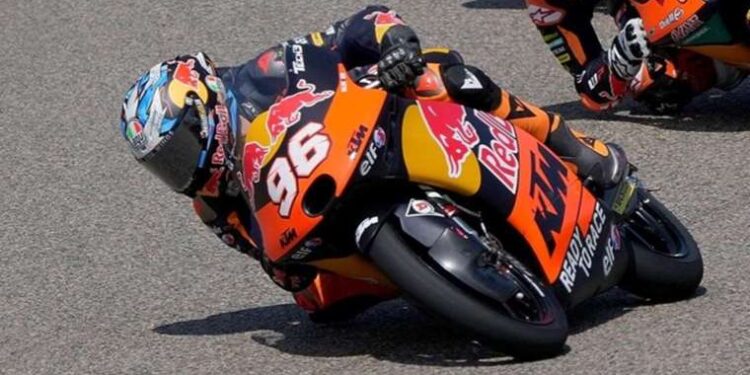 Milli motosikletçiler 3 ülkede piste çıkacak