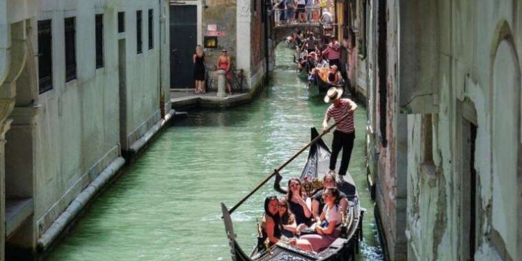 Eski bakıcı, 91 çocuğa cinsel istismarla suçlandı