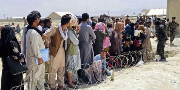 Taliban: On binlerce Afgan, İran'dan sınır dışı edildi