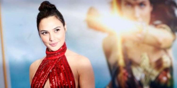 Gal Gadot, James Gunn ve Peter Safran ile Wonder Woman 3 üzerinde çalışıyor