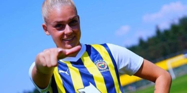 Fenerbahçe Kadın Futbol Takımı, Elisabeth Becker'i transfer etti