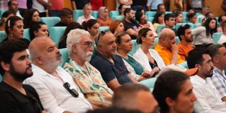 Gerici basın, tiyatro sanatçılarını hedef göstermişti: Başkan Bozdoğan'dan sert yanıt