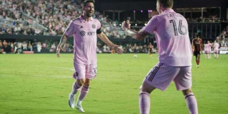 Lionel Messi forma imzaladı, temizlikçi işinden oldu!