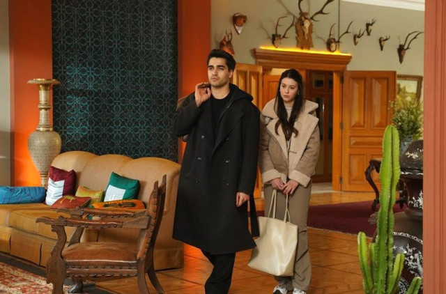 yali-capkini-nin-pelin-i-sir-gibi-sakladigi-16184471_7193_m Yalı Çapkını'nın Pelin'i sır gibi sakladığı sevgilisiyle sarmaş dolaş pozunu paylaştı