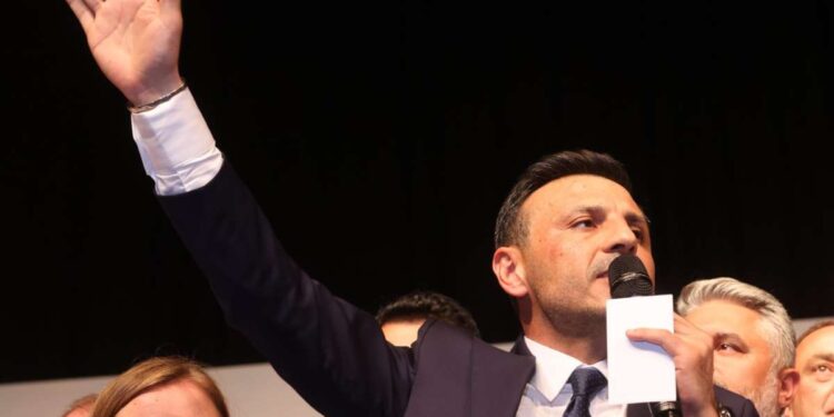 CHP’nin yeni İstanbul İl Başkanı Özgür Çelik oldu