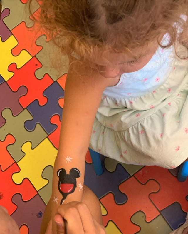 7-yillik-evli-kenan-imirzalioglu-ve-sinem-kobal-16279486_4478_m 7 yıllık evli Kenan İmirzalıoğlu ve Sinem Kobal çiftinden kızlarıyla ilk aile pozu geldi